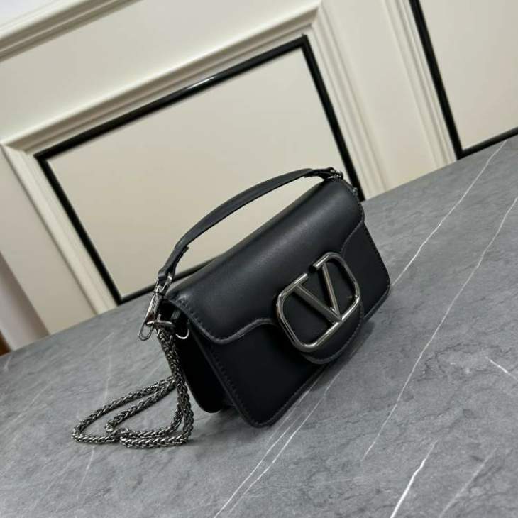 Picture of Valentino Handbags _SKUfw217416849fw